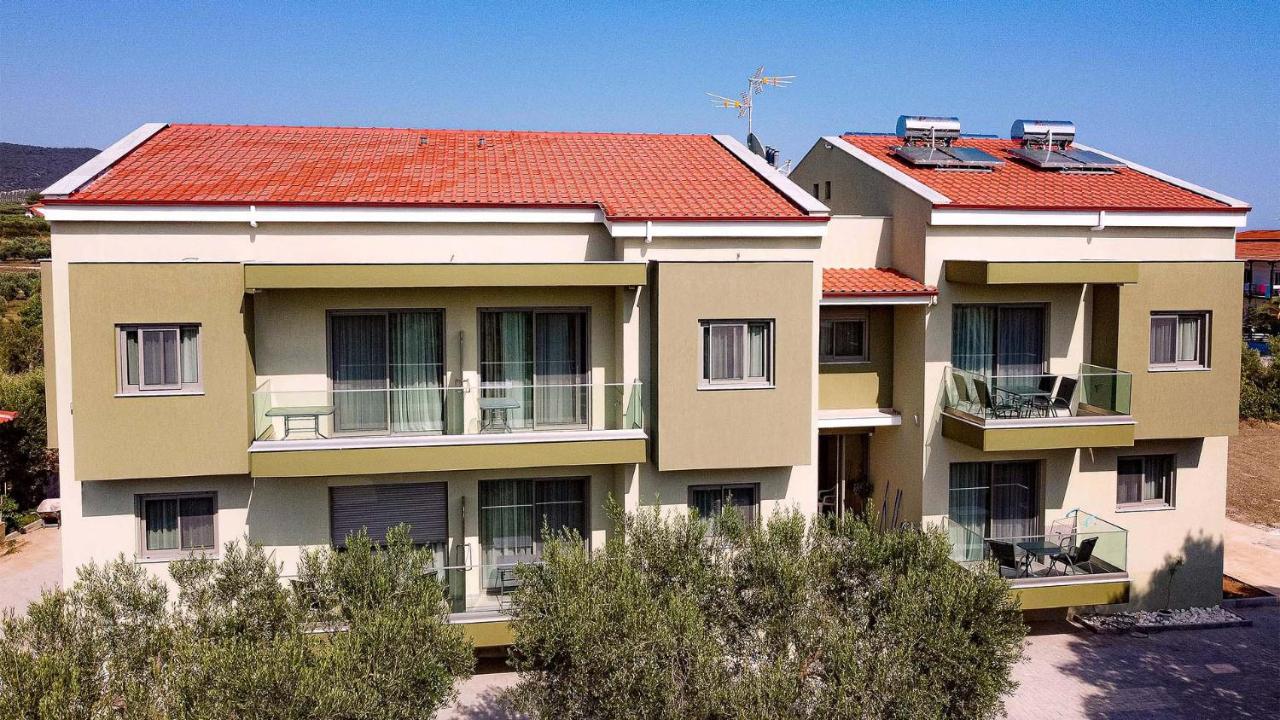 Estelle Family Luxury Apartments & Suites Gerakini Esterno foto