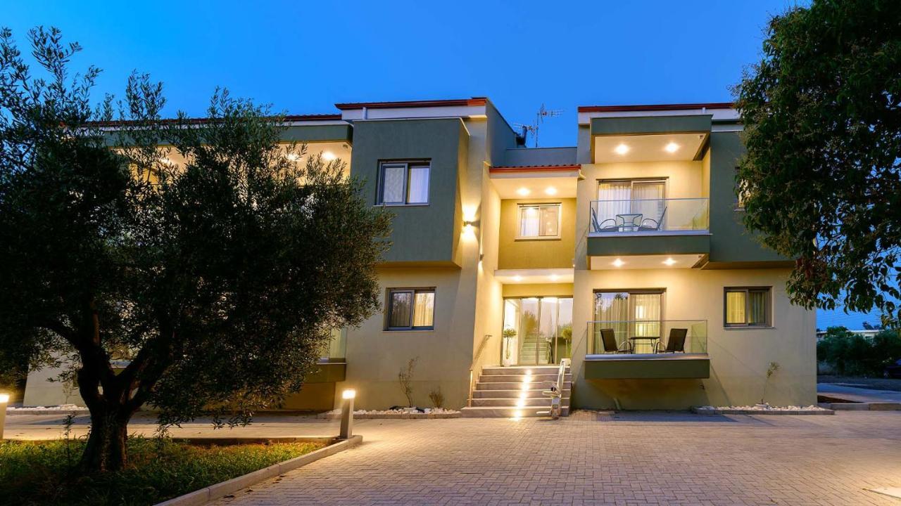 Estelle Family Luxury Apartments & Suites Gerakini Esterno foto