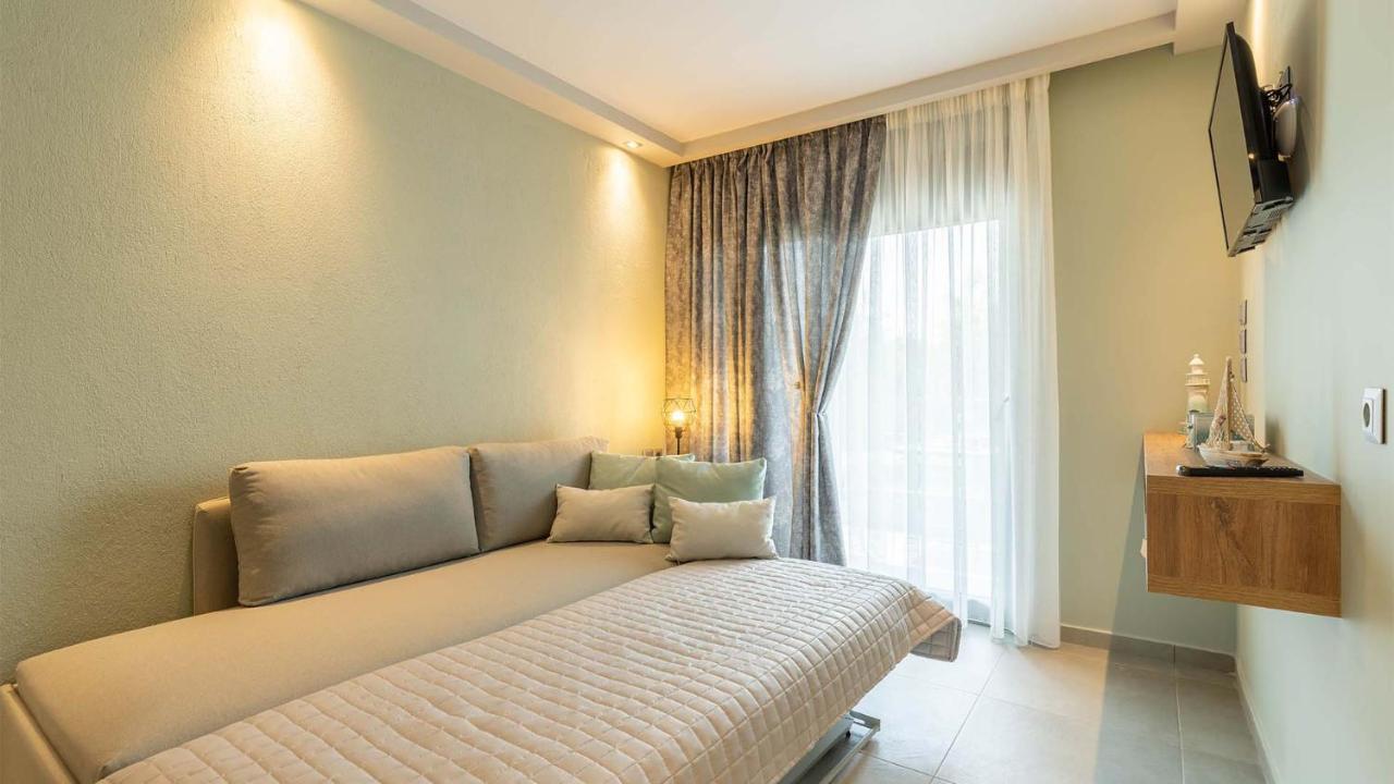 Estelle Family Luxury Apartments & Suites Gerakini Esterno foto