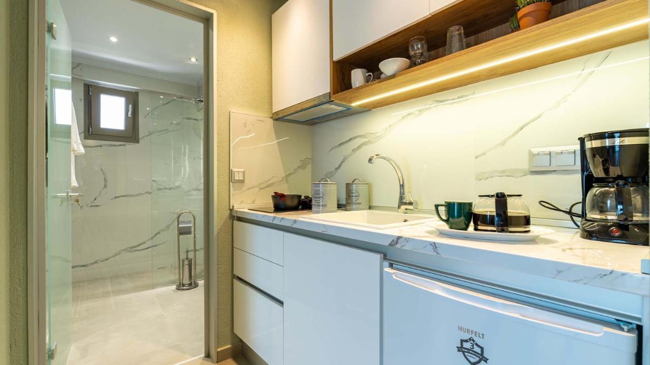 Estelle Family Luxury Apartments & Suites Gerakini Esterno foto
